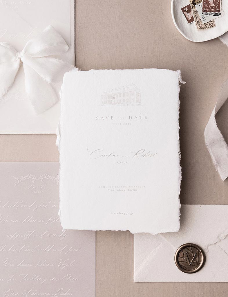 Hochzeitspapeterie: Luxus elegante romantische STD Save The Date Karten mit Schloss Location Zeichnung handgeschöpftes Papier
