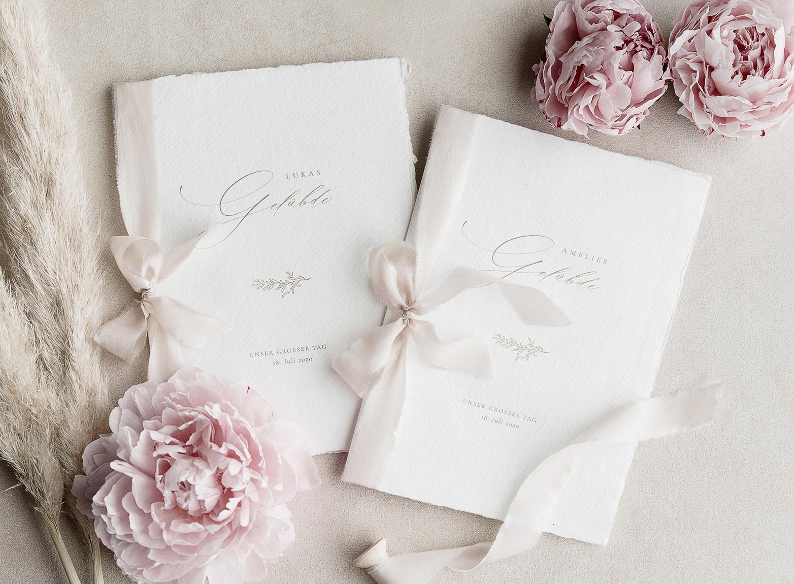 Hochzeitspapeterie: elegante romantische Gelübde Heft Büchlein personalisierbar aus handgeschöpftes Papier mit Zweig und Seidenband