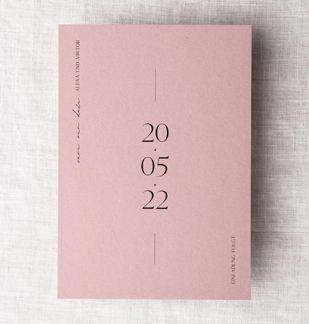 Hochzeitspapeterie: Moderne Save The Date Karte in rosa, dusty pink mit schwarzer Typografie