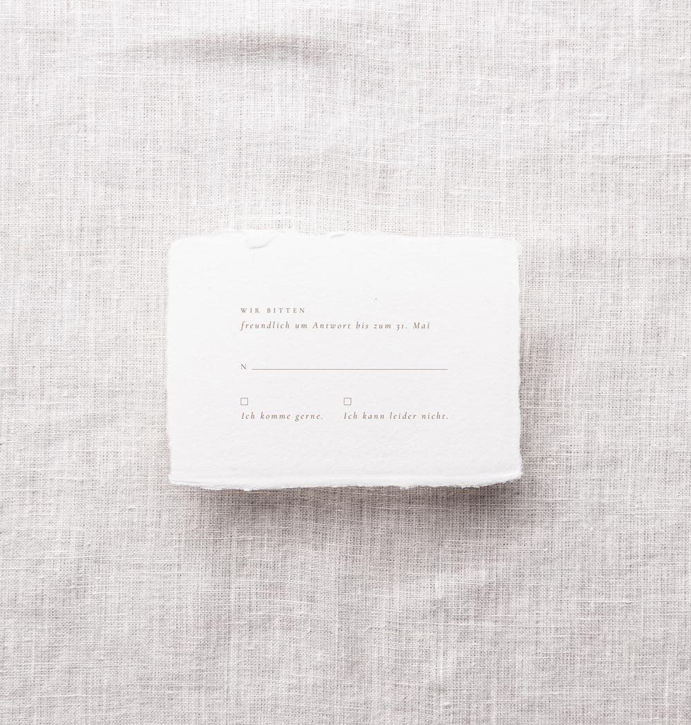 Hochzeitspapeterie: Luxus Antwort Karte elegant handgeschöpftes Büttenpapier minimalistisch