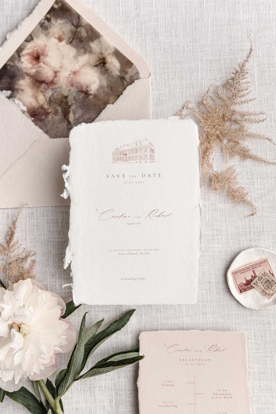 Hochzeitspapeterie: Luxus hochwertige Save The Date Karte mit Location Schloss Zeichnung, minimalistisch