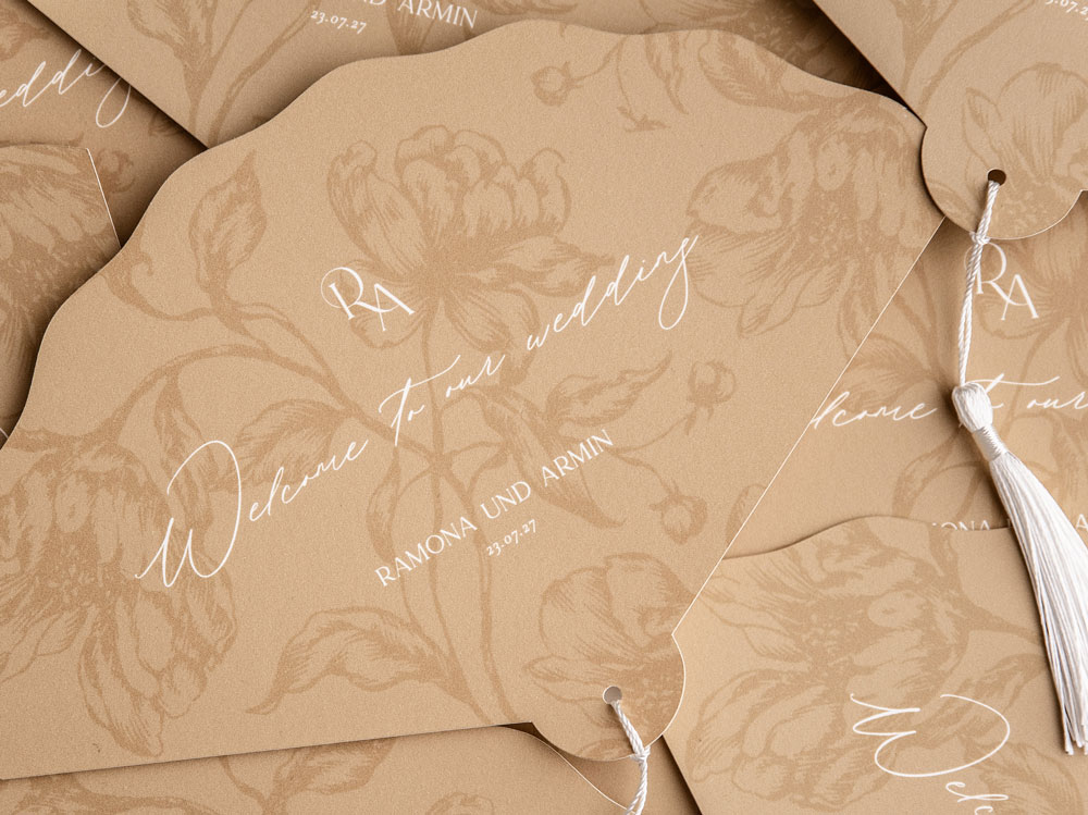 was-gehoert-zur-hochzeitspapeterie-faecher-sommer-hochzeit-besondere-papeterie-hochzeitslogo-verlia-papeterie