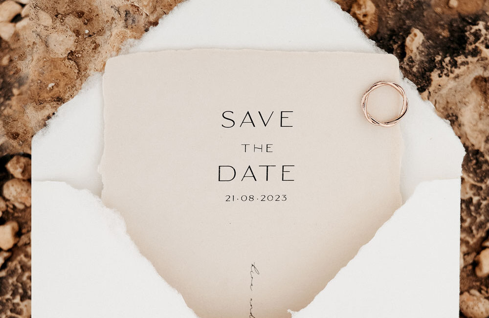 was-gehoert-zur-hochzeitspapeterie-save-the-date-karte-hochzeit-strand-handgeschoepftes-papier-verlia-papeterie